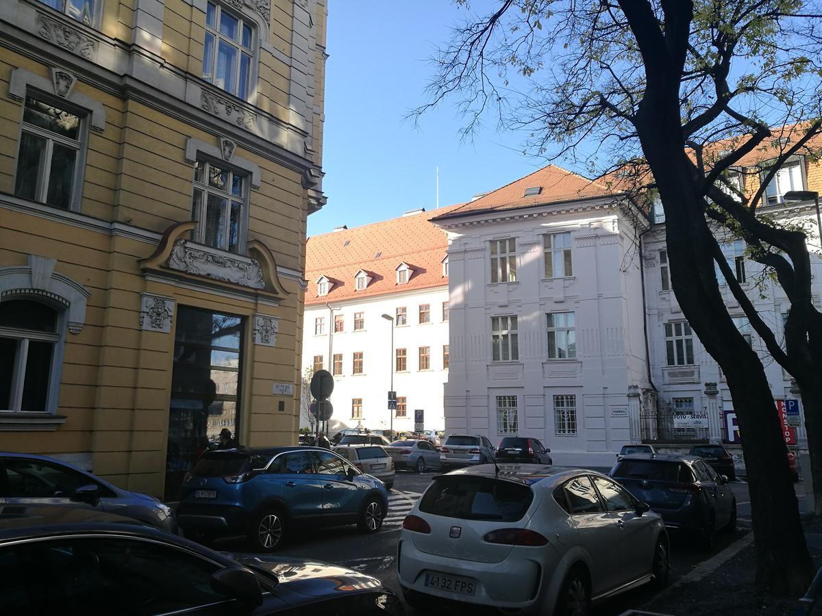 Coronation Apartment Bratislava Ngoại thất bức ảnh